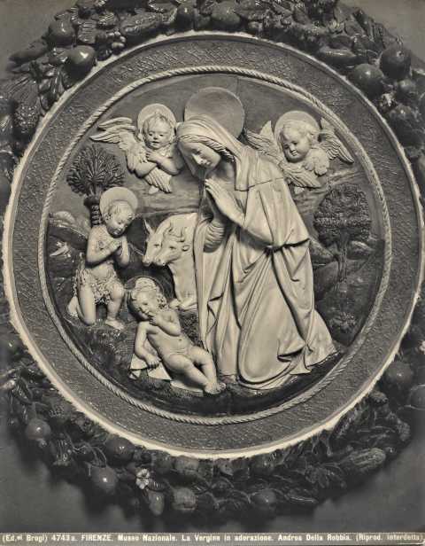 Brogi — Firenze. Museo Nazionale. La Vergine in adorazione; Andrea della Robbia. — insieme